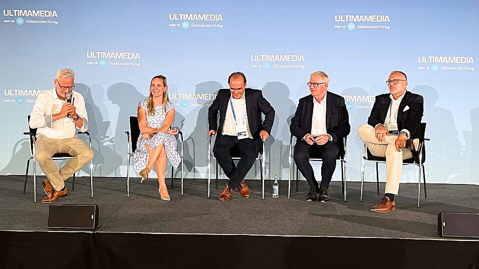 View of the panel participants 1 Chairman: Peter Gresch 2 Christin-Marie Boudgoust, CCO, Morrow Batteries 3 Peter Lamp, Senior Strategic Advisor, SCIRES Battery Technologies GmbH 4 Olaf Bongwald, independent 5 Matthias Zentgraf, Advisor to CEO, CATL Europe on stage at The Automotive Battery – Key Technology for Electric Vehicles 9th - 10th July 2025